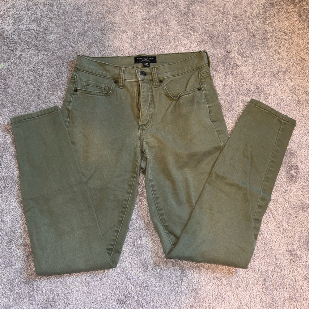 Banana Republic Women's Skinny Jeans in Olive